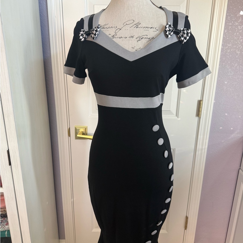 Elegant Black and Gray Midi Dress